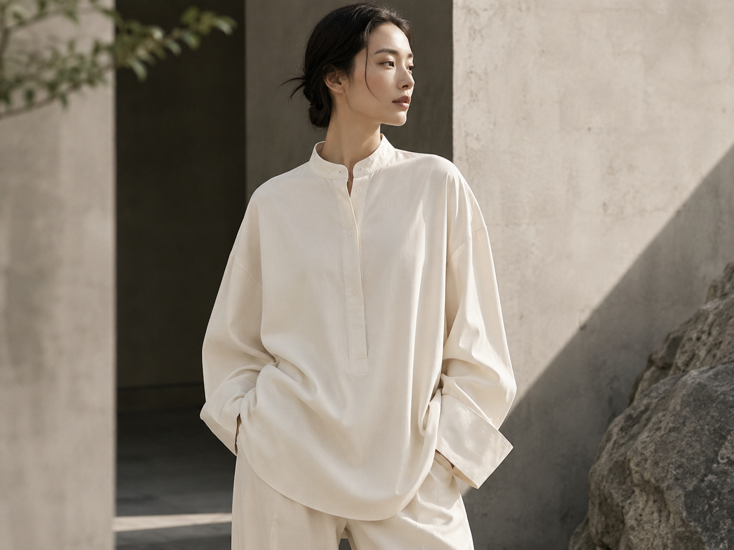 Chemise japonaise femme : l'élégance fluide, du col mao à l'oversize