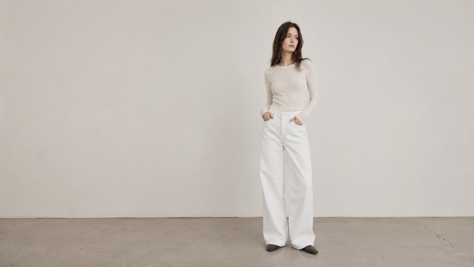 Jean blanc femme LE17SEPTEMBRE, coupe ample et silhouette coréenne minimaliste premium sur WaHallyu