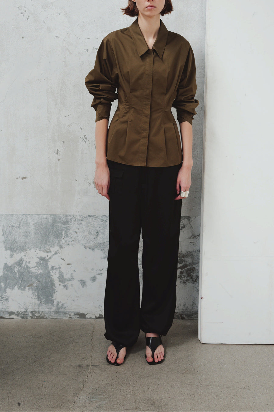 The Loom Atelier – Chemise Tucked Line khaki