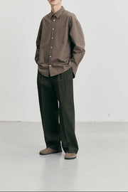 Dunst pantalon chino wide kaki porté vue côté UDPA6C303K2
