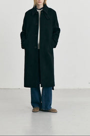 Dunst manteau mac noir femme porté de côté