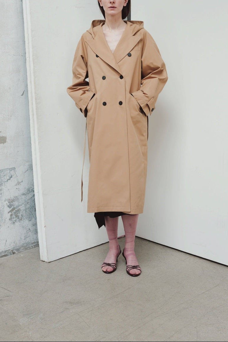 The Loom Atelier – Trench à capuche beige